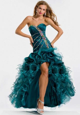 Illustration for article titled The Best-Worst Prom Dresses on Pinterest